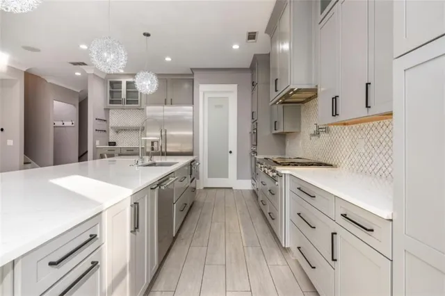 a view of a livingroom with window