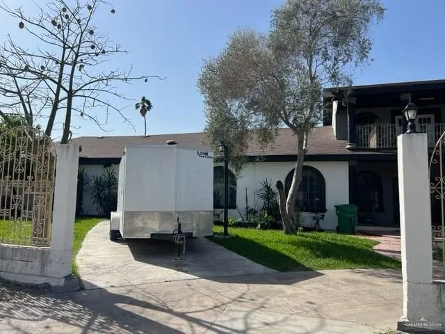 a view of a back yard of the house