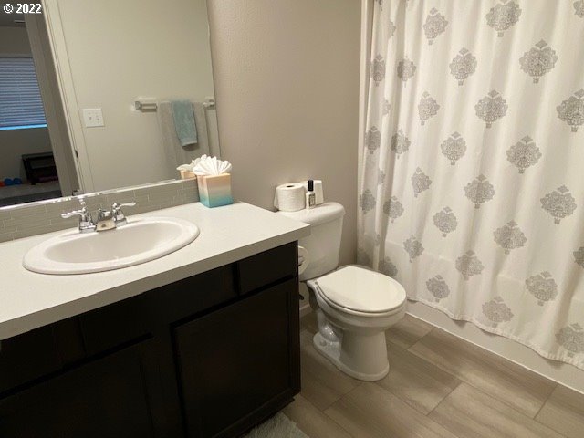 2018 South Taverner Drive Ridgefield, WA 98642 - Photo 25 of 32 a bathroom with a sink toilet and a mirror
