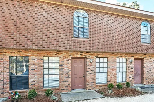 $1,400 | 845 Lafayette Street, Mandeville, LA 70448