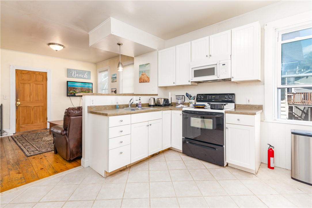 9 Ann Street Newport, RI 02840 - Photo 13 of 26 Unit 2.