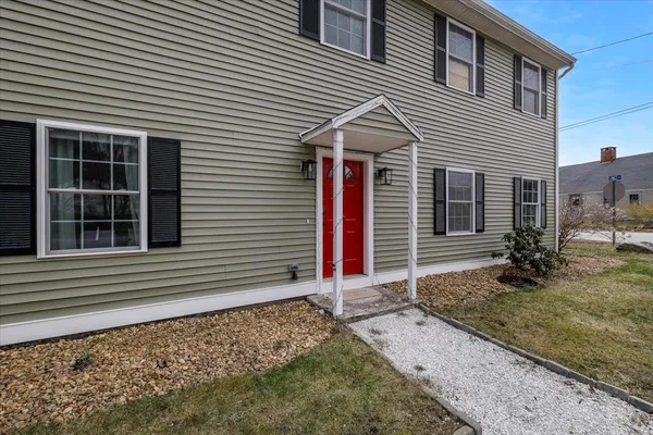 $525,000 | 1 Langs Lane, Newmarket, NH 03857