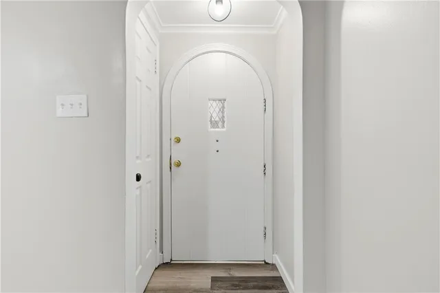 a view of a livingroom with washer and dryer
