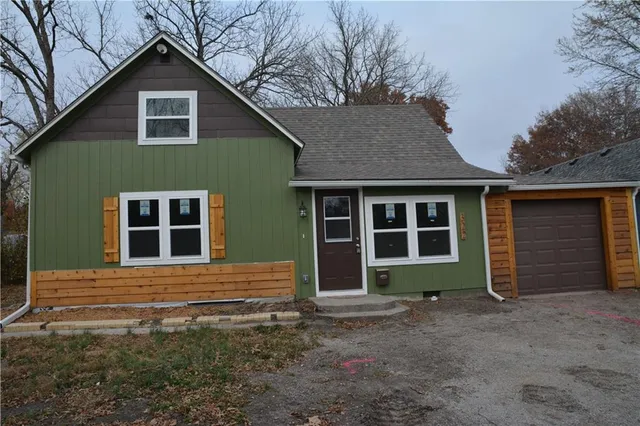 $299,000 | 322 Front Street, Grain Valley, MO 64029