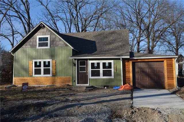 $299,000 | 322 Front Street, Grain Valley, MO 64029