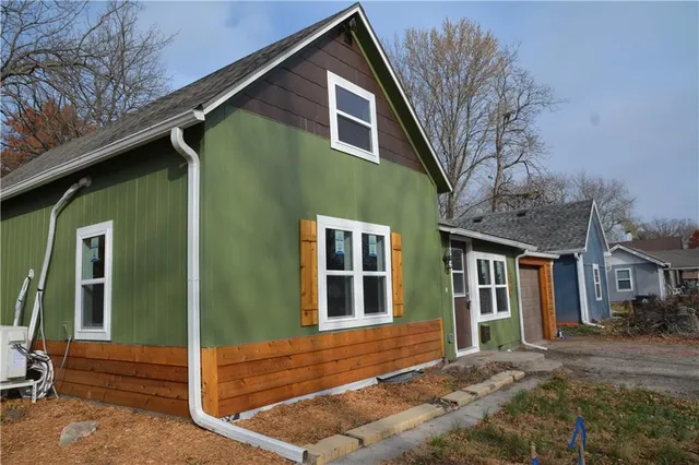 $299,000 | 322 Front Street, Grain Valley, MO 64029