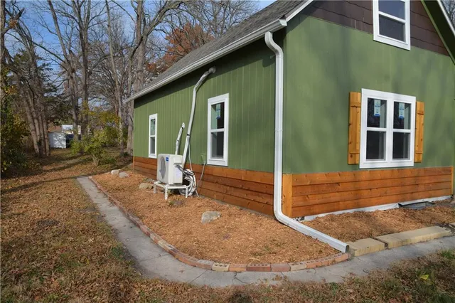 $299,000 | 322 Front Street, Grain Valley, MO 64029