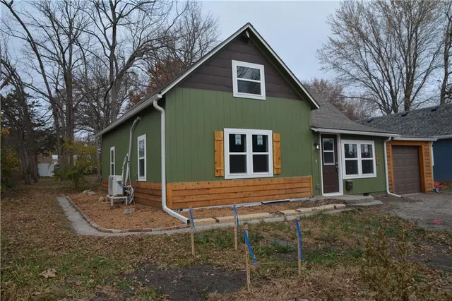 $299,000 | 322 Front Street, Grain Valley, MO 64029