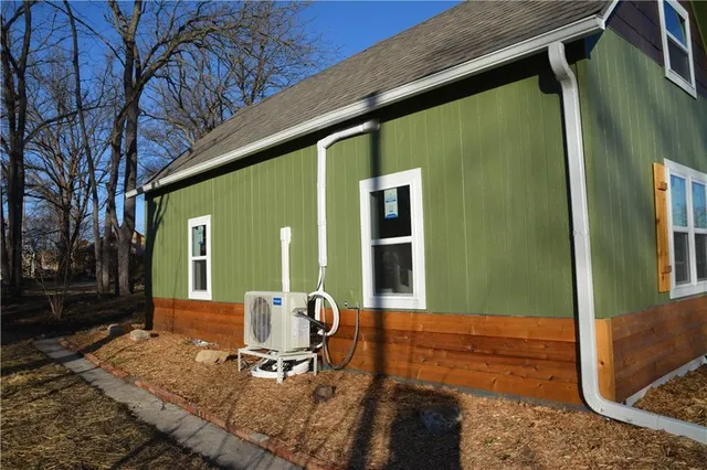 $299,000 | 322 Front Street, Grain Valley, MO 64029