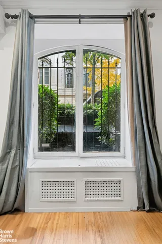 $935,000 | 18 East 63rd Street, Unit 1 | Lenox Hill