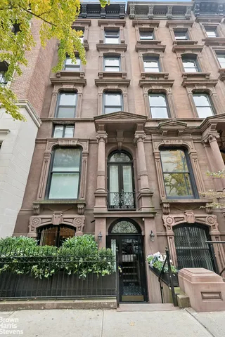 $935,000 | 18 East 63rd Street, Unit 1 | Lenox Hill