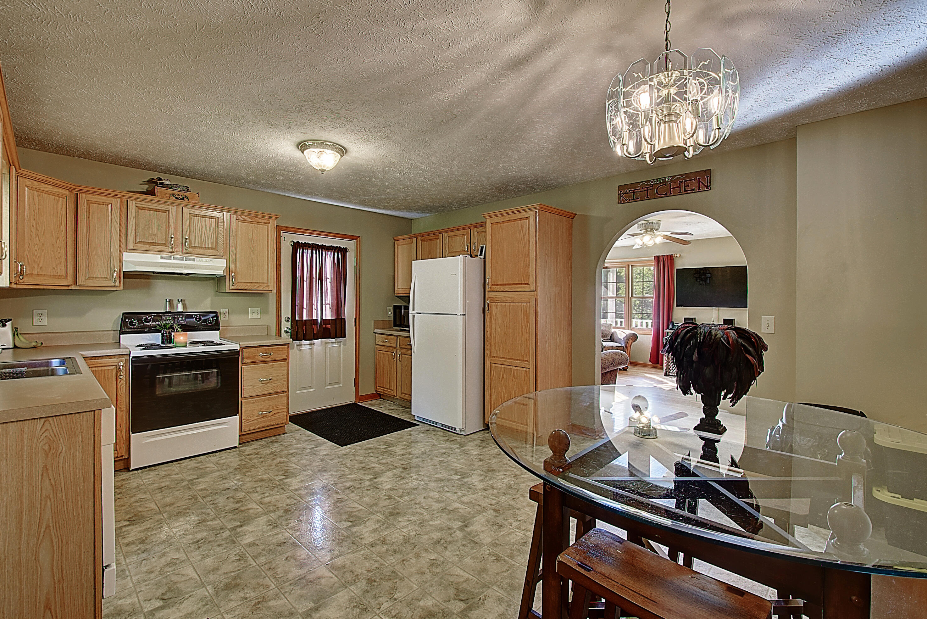 174 Carl Taylor Road Elizabethton, TN 37643 - Photo 9 of 36 Lots of Room for Dining