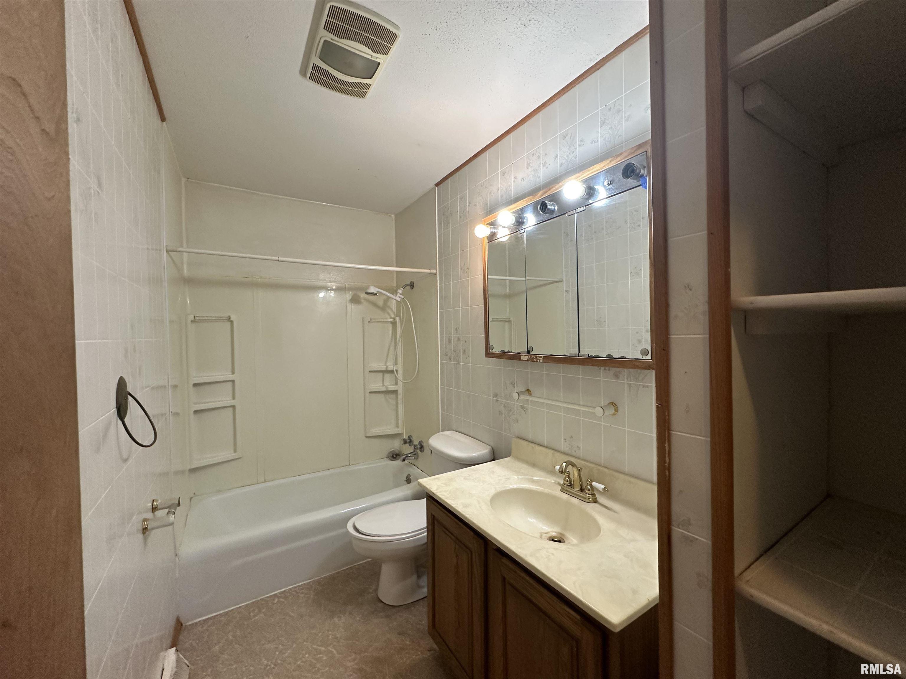 2325 Sutherland Road Springfield, IL 62702 - Photo 7 of 13