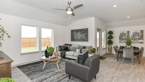 $2,400 | 1106 Briscoe Court, Rosharon, TX 77583