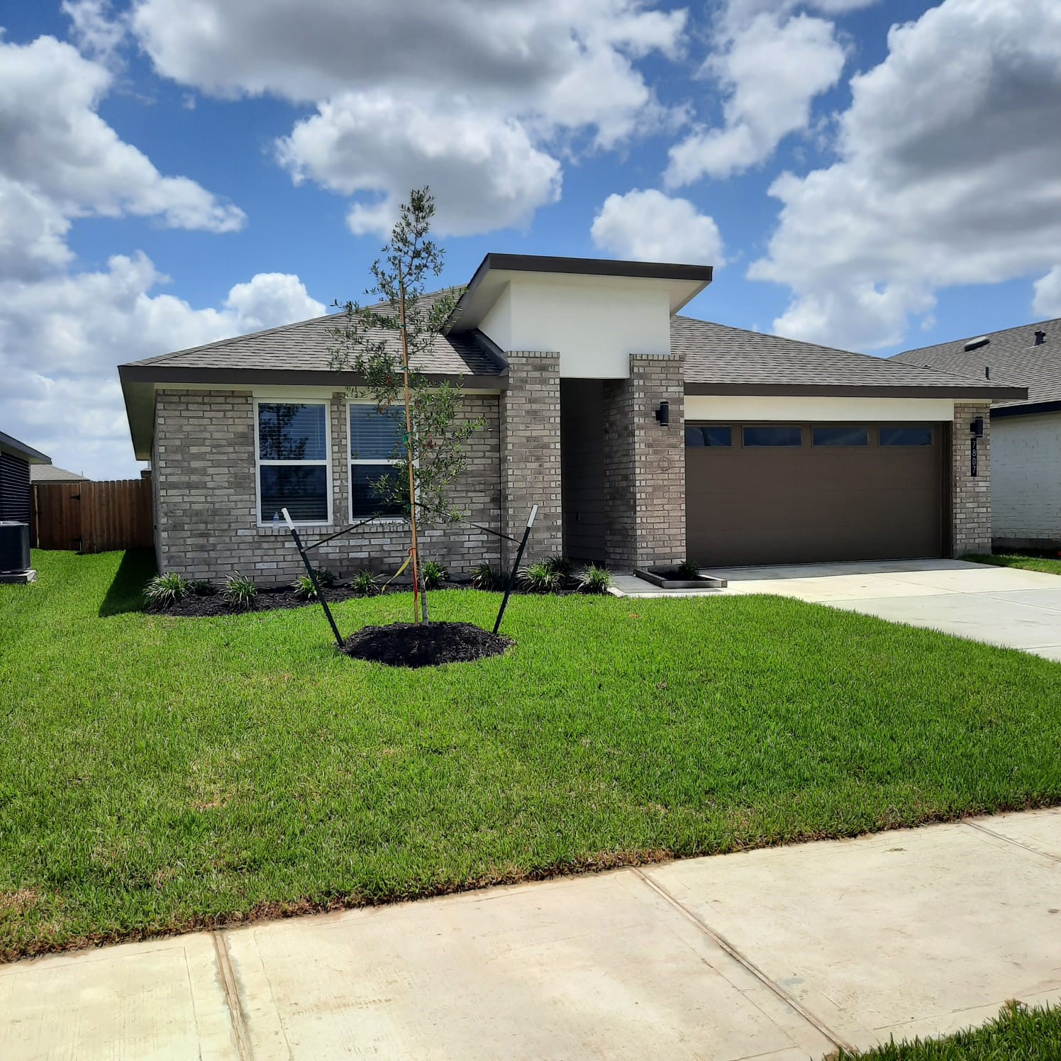 1106 Briscoe Court Rosharon, TX 77583 - Photo 2 of 22