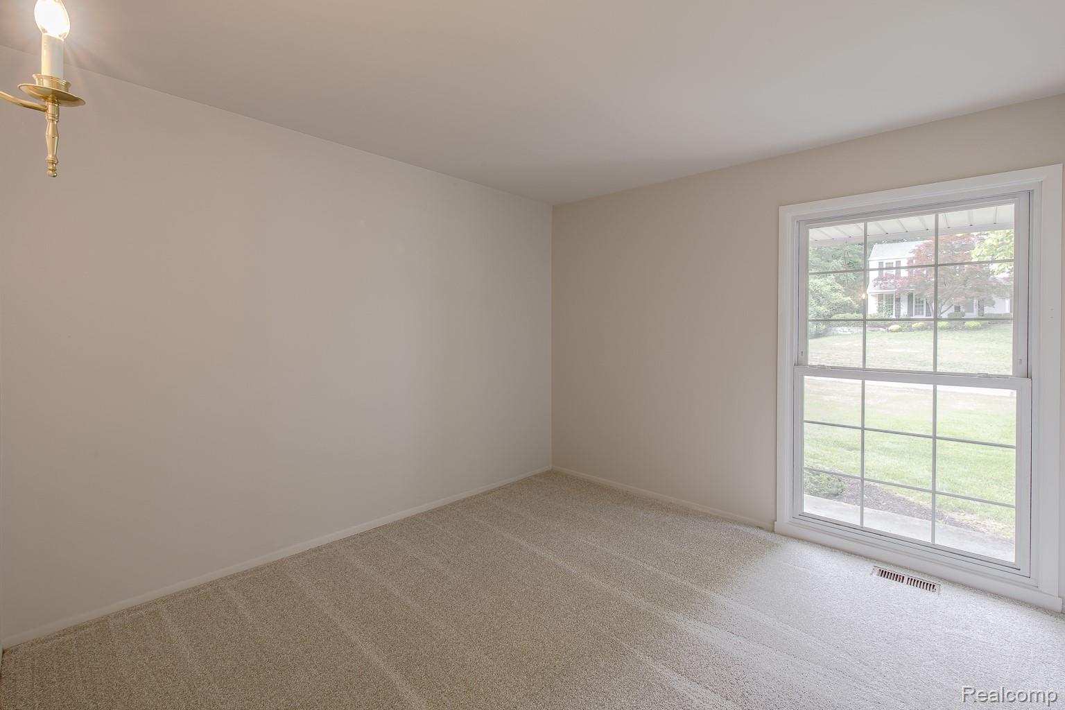 710 Basswood Drive Rochester, MI 48309 - Photo 30 of 42 Bedroom