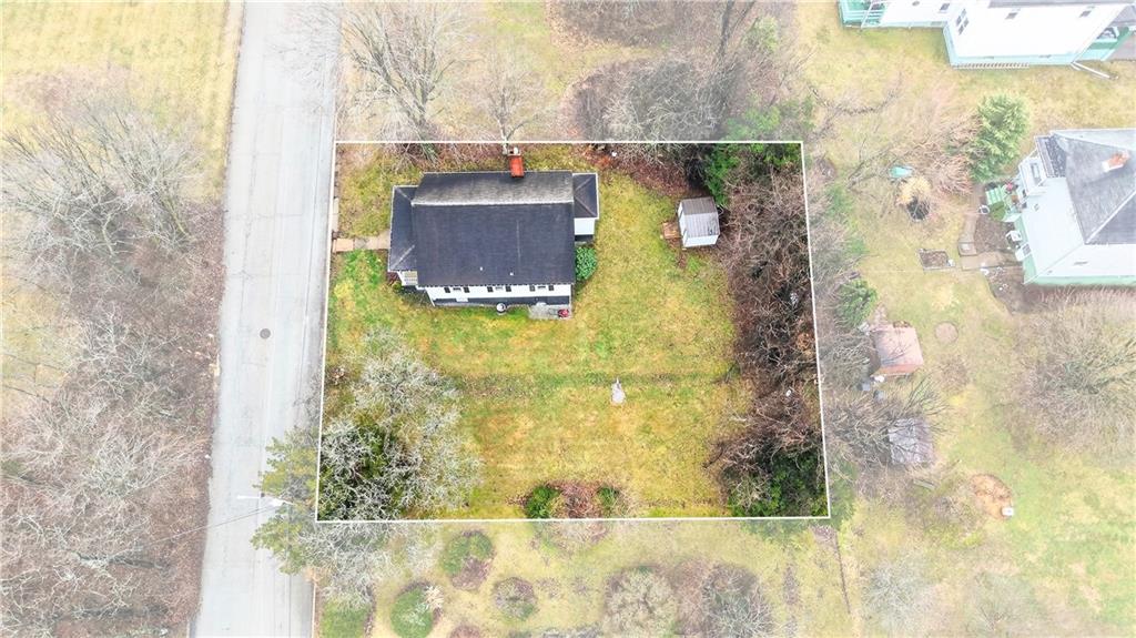 1107 Reeves Avenue Monessen, PA 15062 - Photo 3 of 33 a bathroom with a bathtub