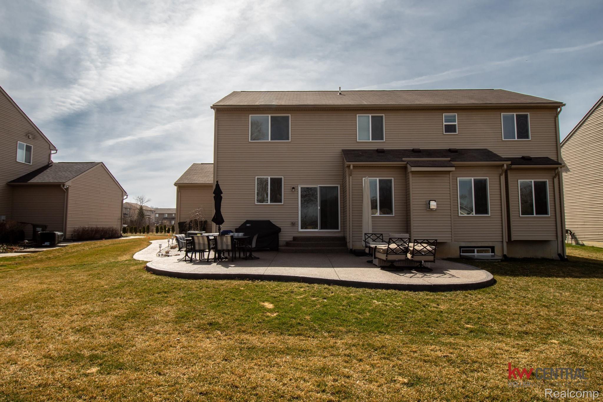 1590 Newstead Lane Rochester, MI 48309 - Photo 37 of 40 Back of house.jpg