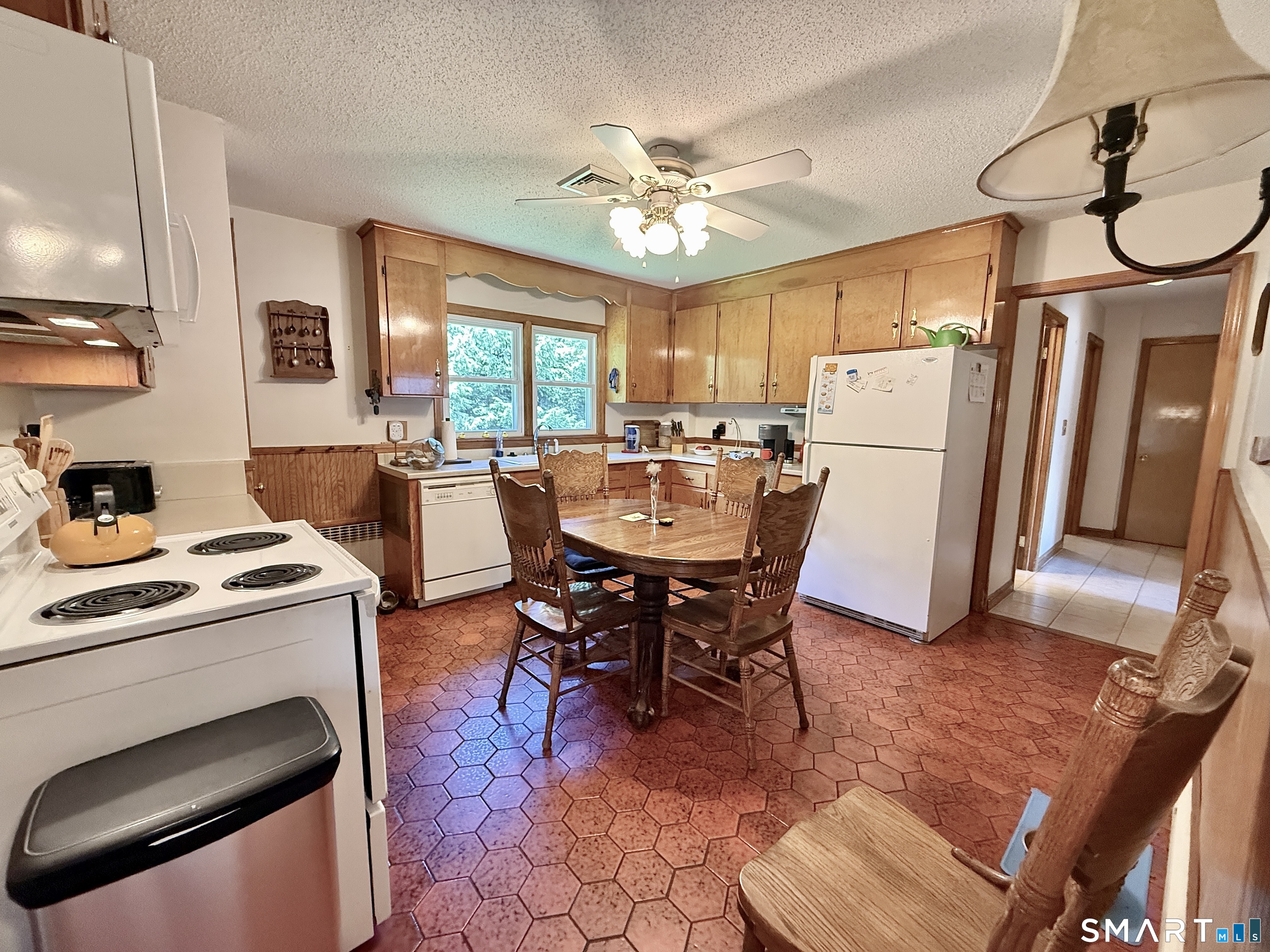 100 Decicco Road Waterbury, CT 06705 - Photo 12 of 34