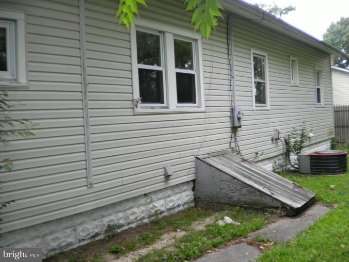 258 Birch Street Carneys Point, NJ 08069 - Photo 2 of 10 Exterior Back