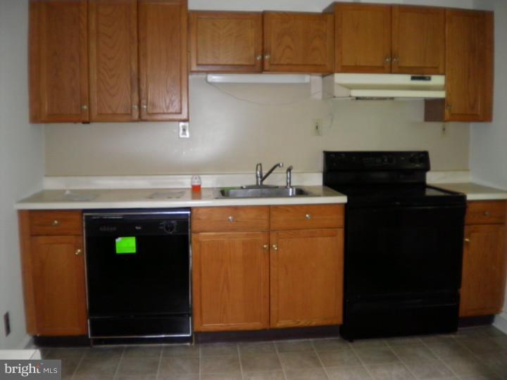 258 Birch Street Carneys Point, NJ 08069 - Photo 7 of 10 Kitchen