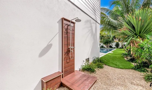 $10,000,000 | 6506 Gulf Drive, Holmes Beach, FL 34217