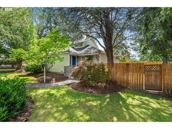 $825,000 | 506 17th Street, Hood River, OR 97031
