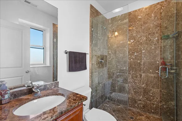 $2,300 | 3741 North Milwaukee Avenue, Unit 208, Chicago, IL 60641