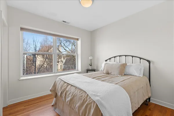 $2,300 | 3741 North Milwaukee Avenue, Unit 208, Chicago, IL 60641