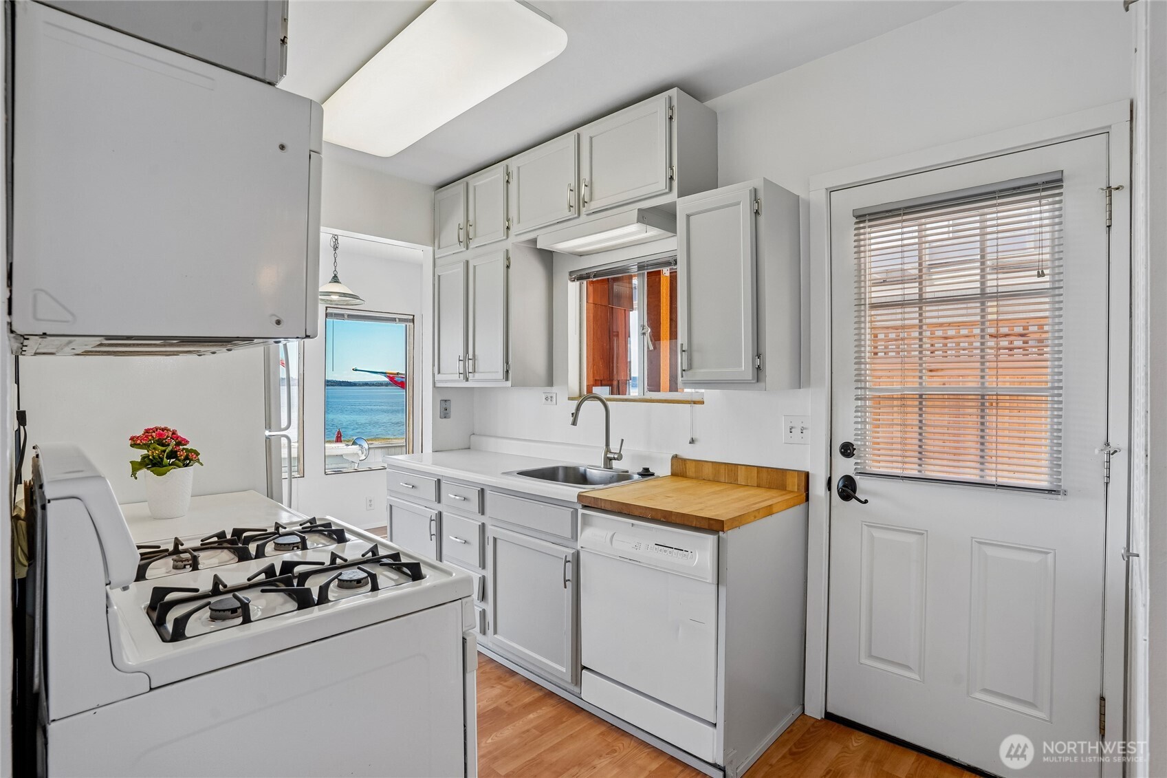 3134 Southwest 172nd Street Burien, WA 98166 - Photo 15 of 38