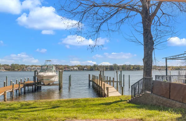$550,000 | 60 North John Sims Parkway, Valparaiso, FL 32580