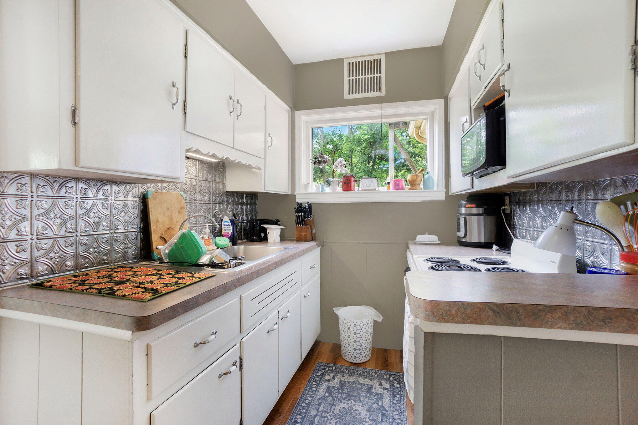 317 East Chart Street Plainwell, MI 49080 - Photo 9 of 28 010_dsc01173_100