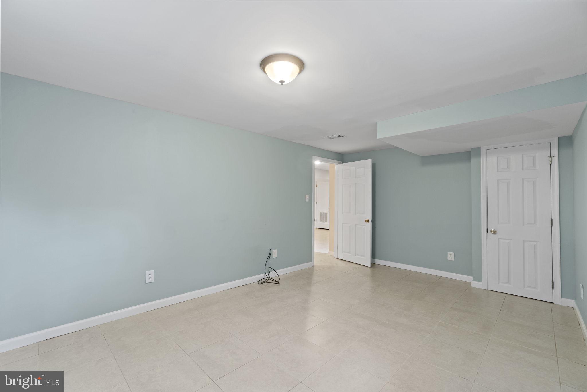 1512 Windham Lane Silver Spring, MD 20902 - Photo 27 of 47 Bedroom 4 with Ceramic Tile