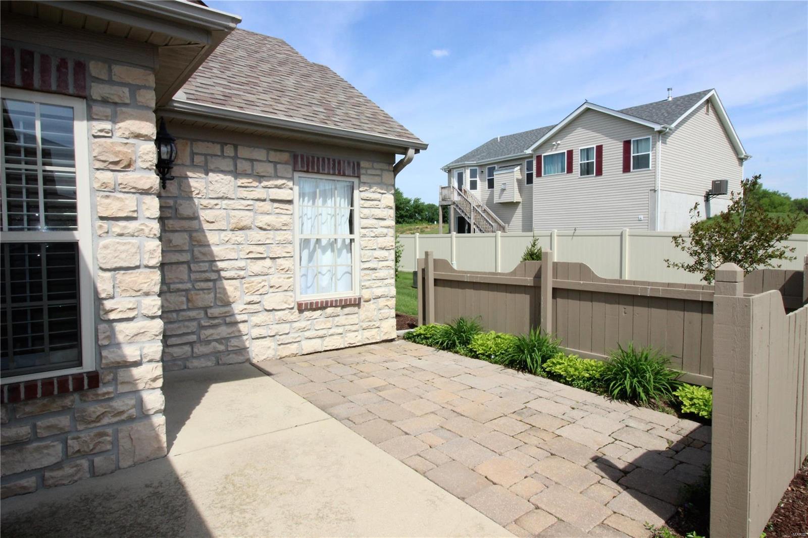 1336 Three Rivers Drive O'Fallon, IL 62269 - Photo 2 of 16 Gallery Image 2