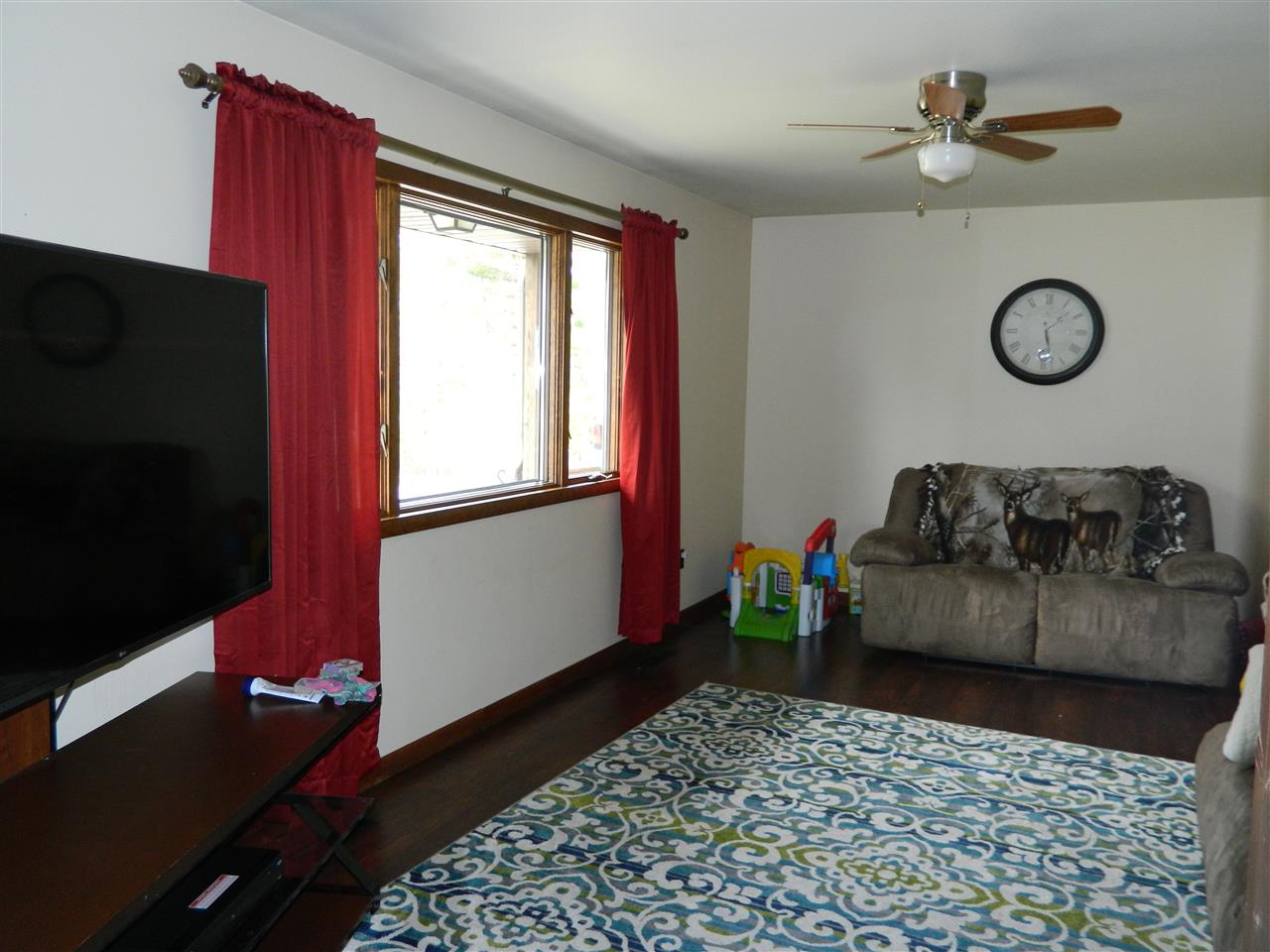 5817 South Huron Road Pinconning, MI 48650 - Photo 4 of 26 1886048-3.JPG