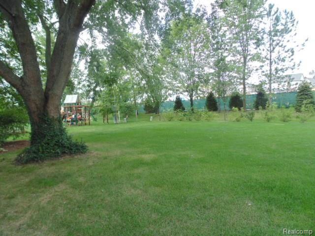 2866 Sandhurst Rochester Hills, MI 48307 - Photo 6 of 28