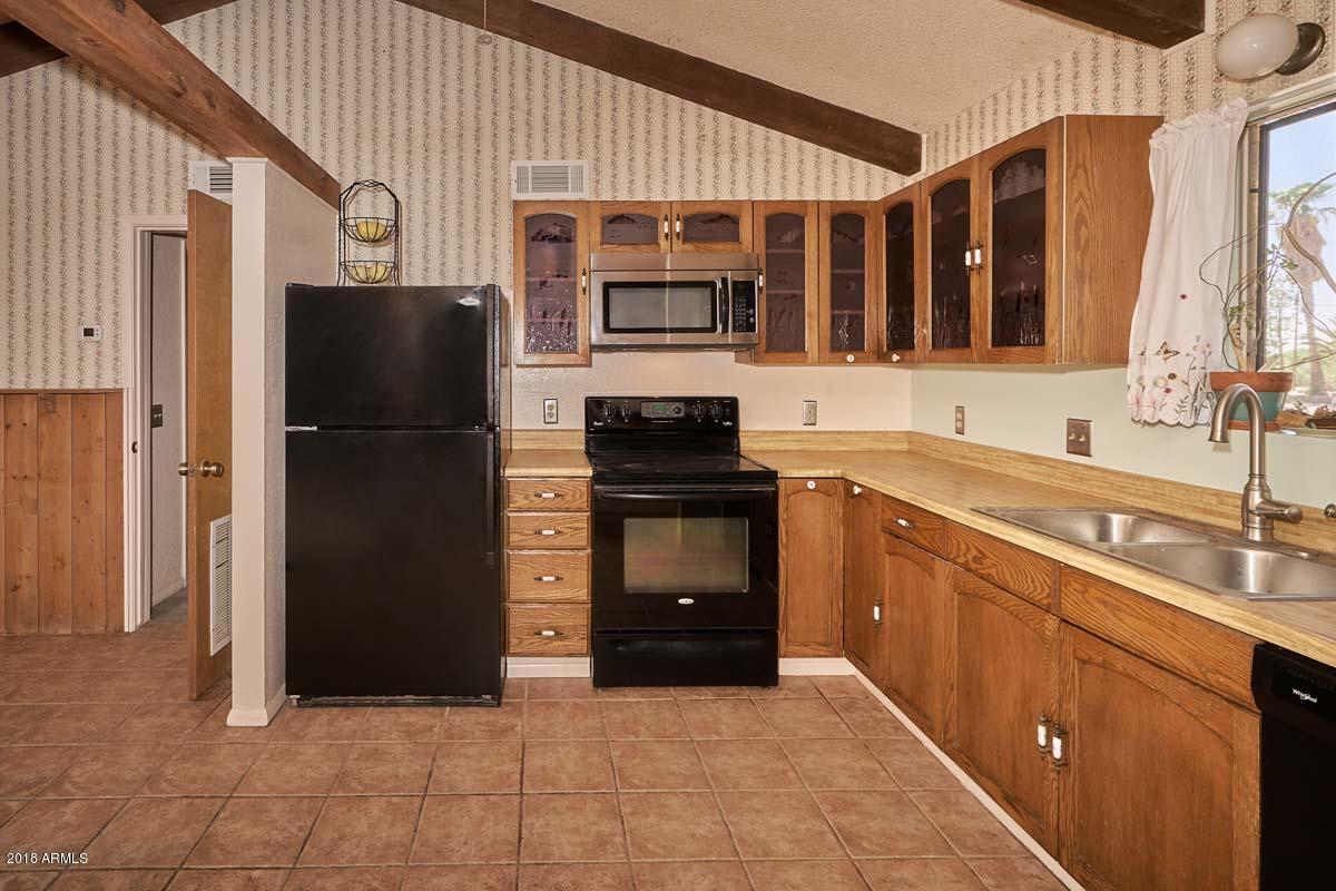 731 North Merrill Road Mesa, AZ 85207 - Photo 8 of 33 Kitchen