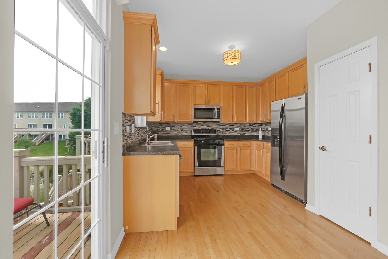 353 North Commerce Street Aurora, IL 60504 - Photo 8 of 33 Gallery Image 8