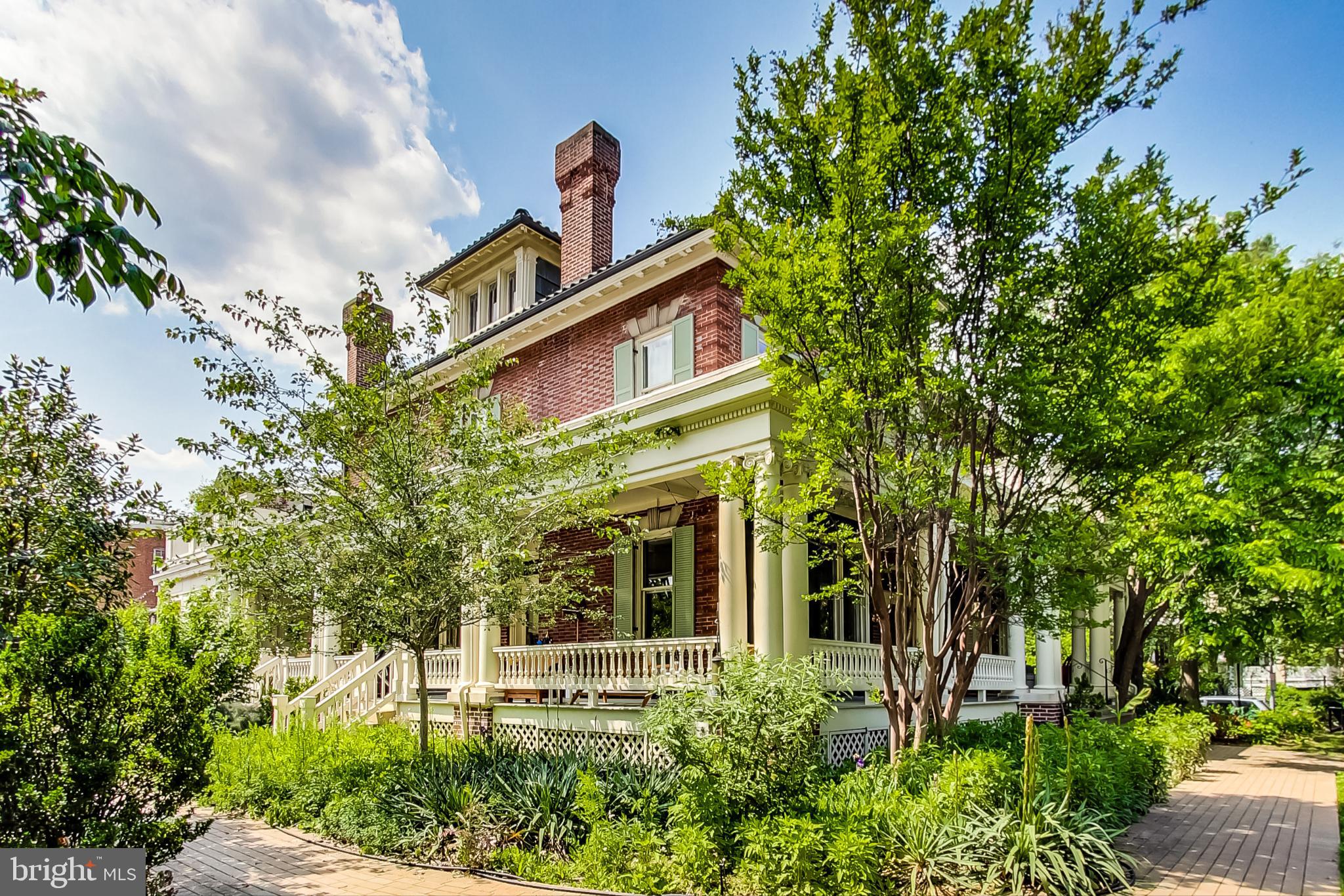 3324 18th Street Northwest, Unit 9 Washington, DC 20010 - Photo 3 of 44 a front view of a house with garden
