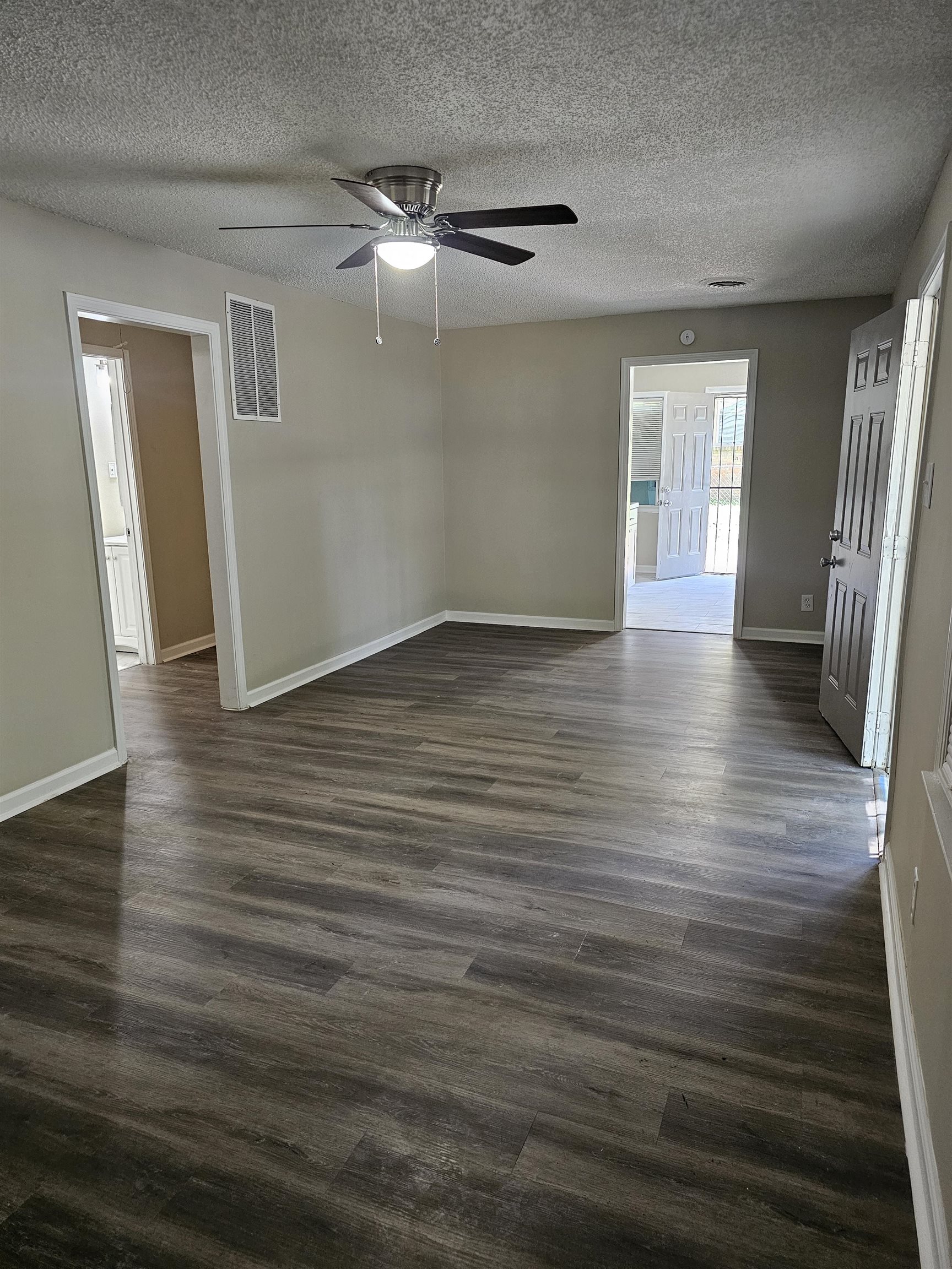 4746 Hodge Road Memphis, TN 38109 - Photo 3 of 11