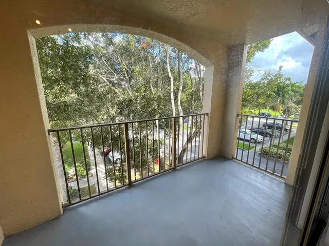 $1,950 | 4211 San Marino Boulevard, Unit 305, West Palm Beach, FL 33409