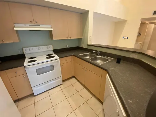 $1,950 | 4211 San Marino Boulevard, Unit 305, West Palm Beach, FL 33409