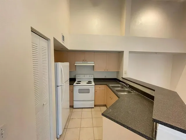$1,950 | 4211 San Marino Boulevard, Unit 305, West Palm Beach, FL 33409