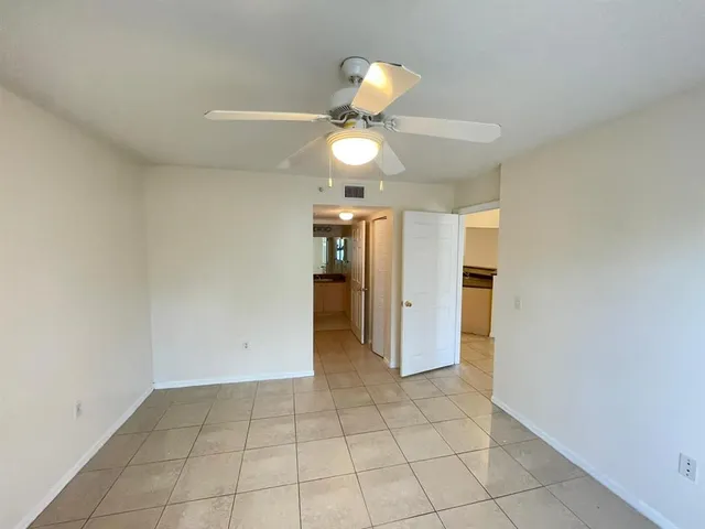 $1,950 | 4211 San Marino Boulevard, Unit 305, West Palm Beach, FL 33409