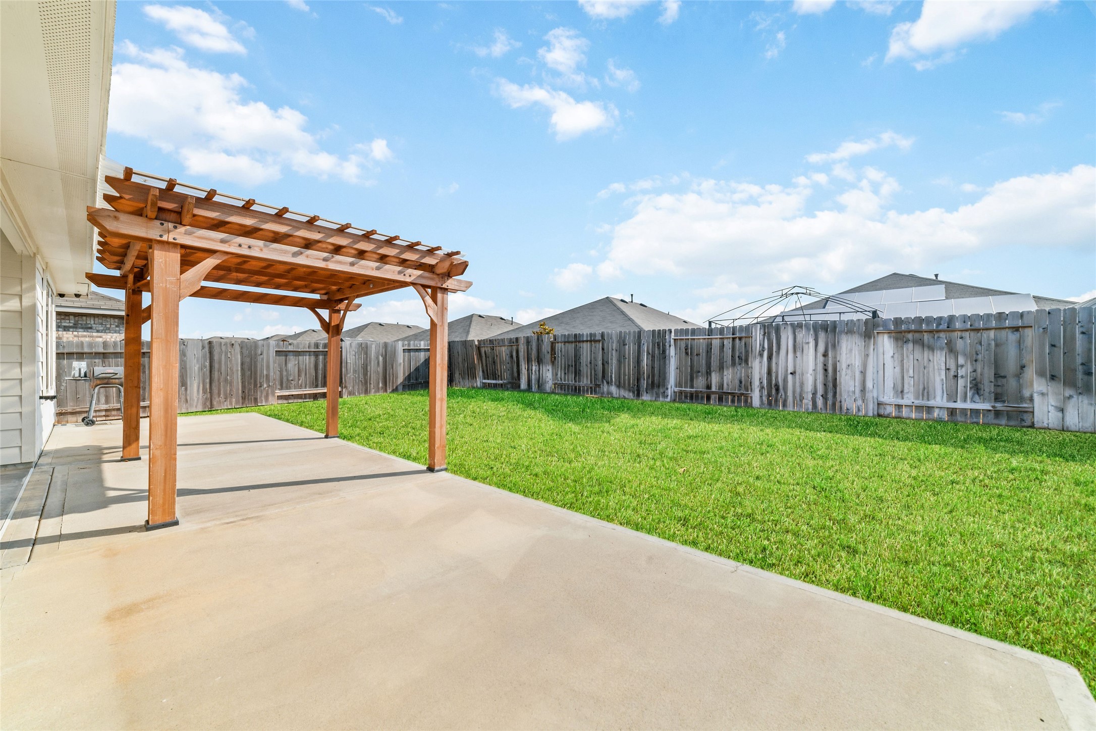 5502 Creekside Ridge Trail Katy, TX 77449 - Photo 24 of 25 a view of a house with backyard and porch