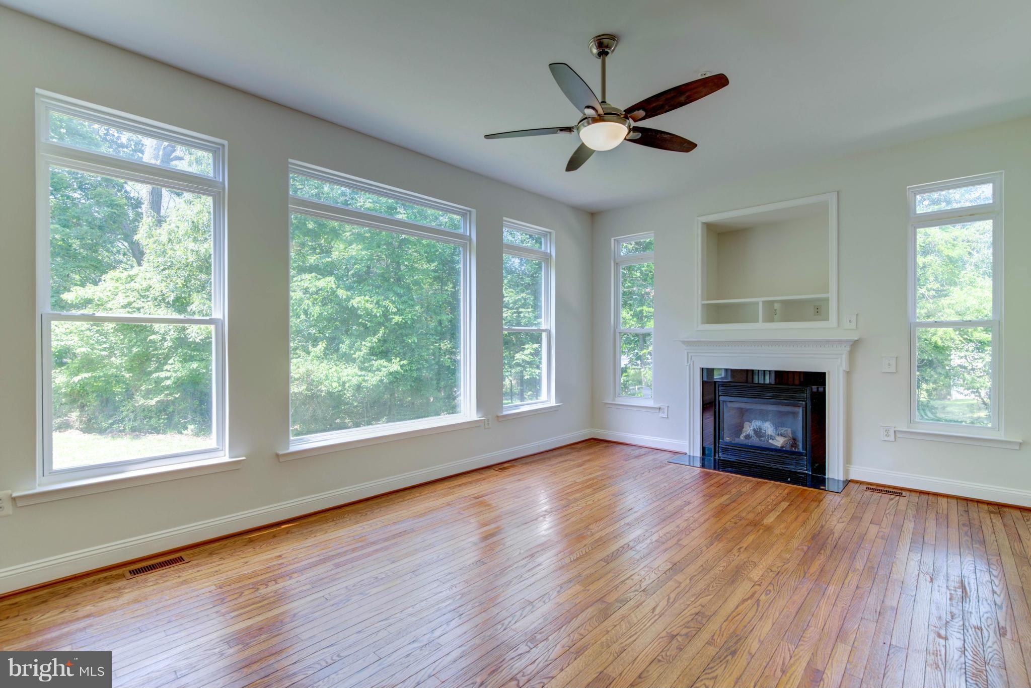 3801 Oaklawn Road Fort Washington, MD 20744 - Photo 16 of 30 Living Room
