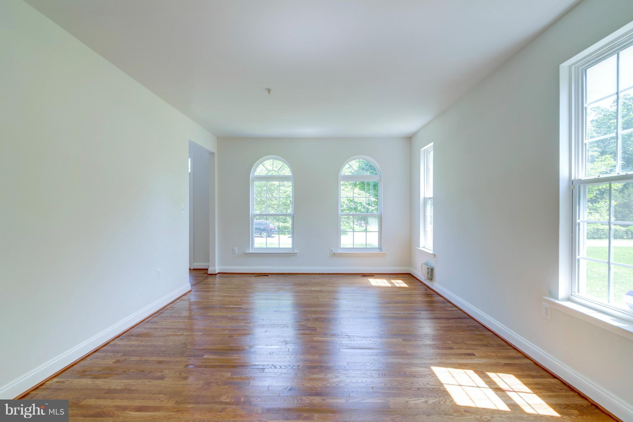 3801 Oaklawn Road Fort Washington, MD 20744 - Photo 8 of 30 Living Room