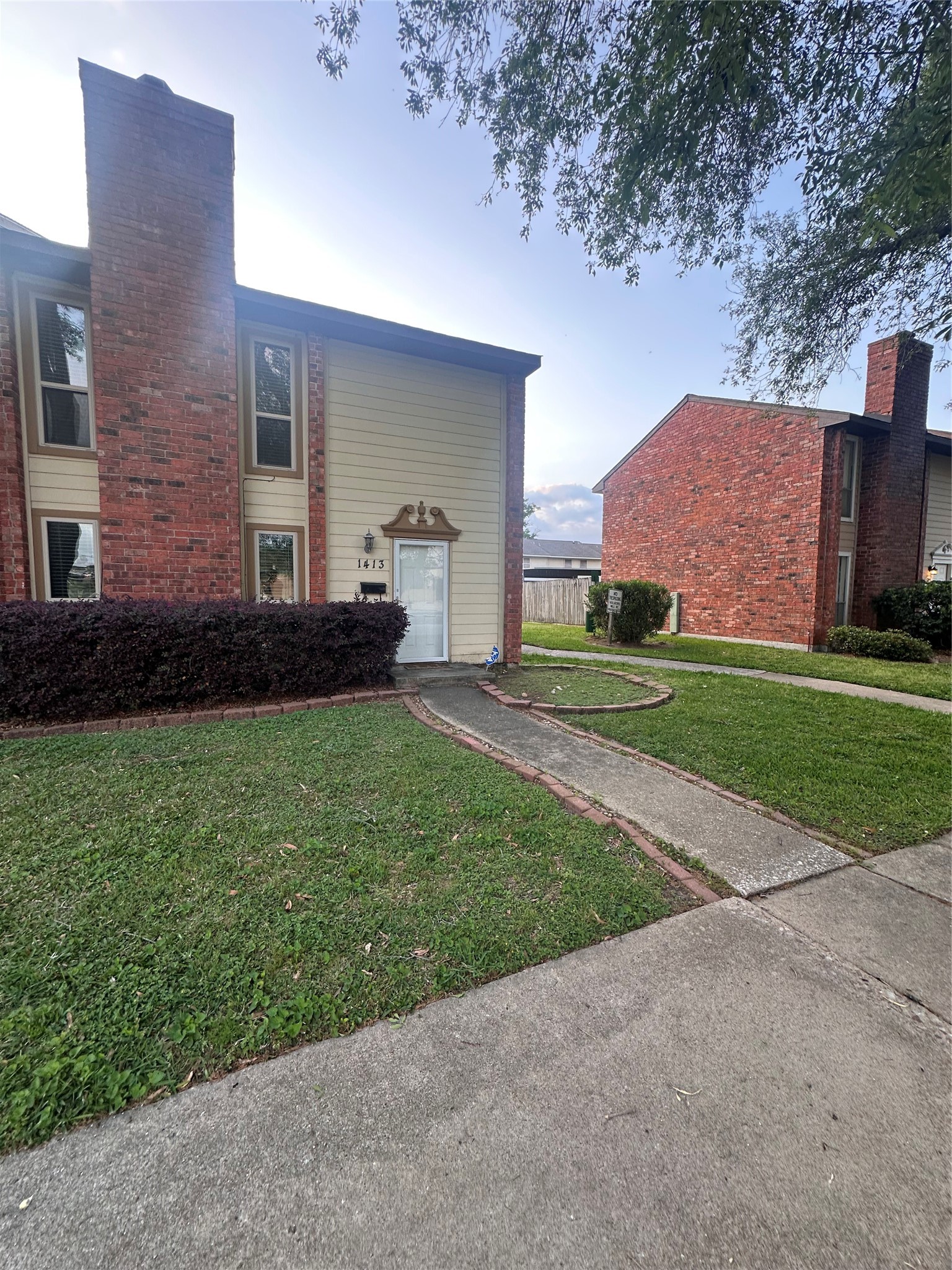 1413 Bonanza Road, Unit 413 Houston, TX 77062 - Photo 2 of 39 a view of a back yard of the house