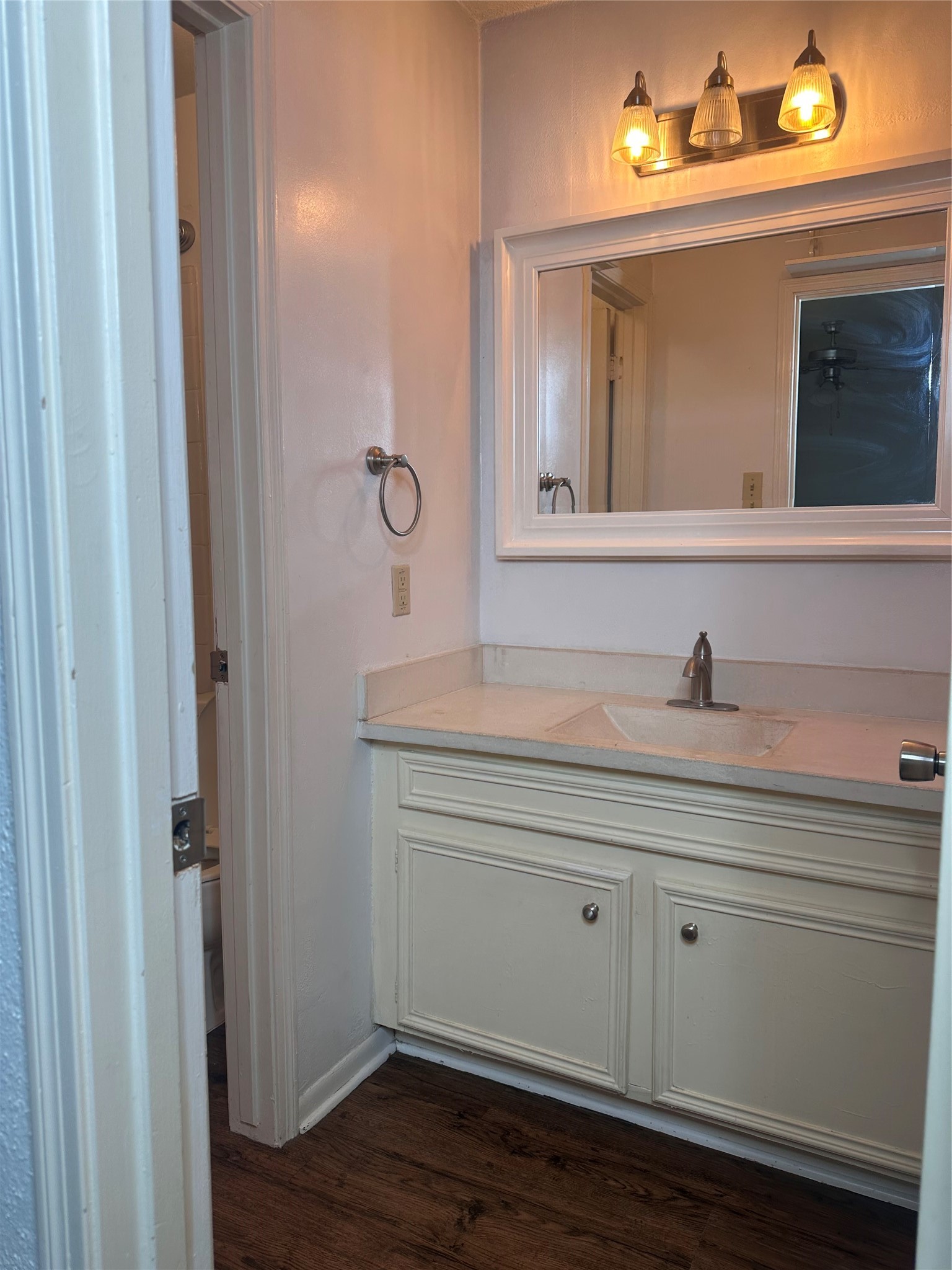 1413 Bonanza Road, Unit 413 Houston, TX 77062 - Photo 37 of 39 a bathroom with a sink and a mirror