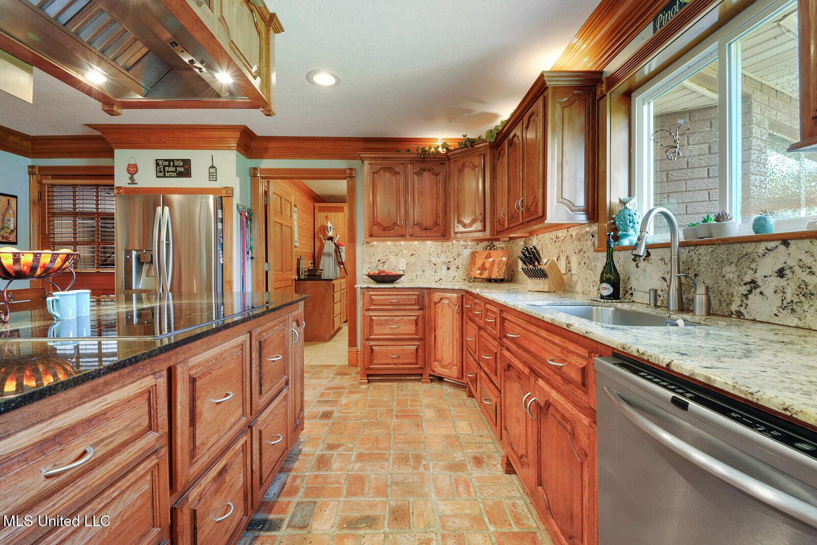 14300 Hatten Lane Gulfport, MS 39503 - Photo 13 of 48 Kitchen 2